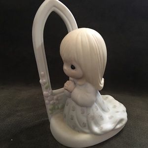 Precious Moments Worship the lord figurine